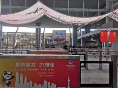日本空运-迎进博 上海浦东机场推出62国语言智能翻译机